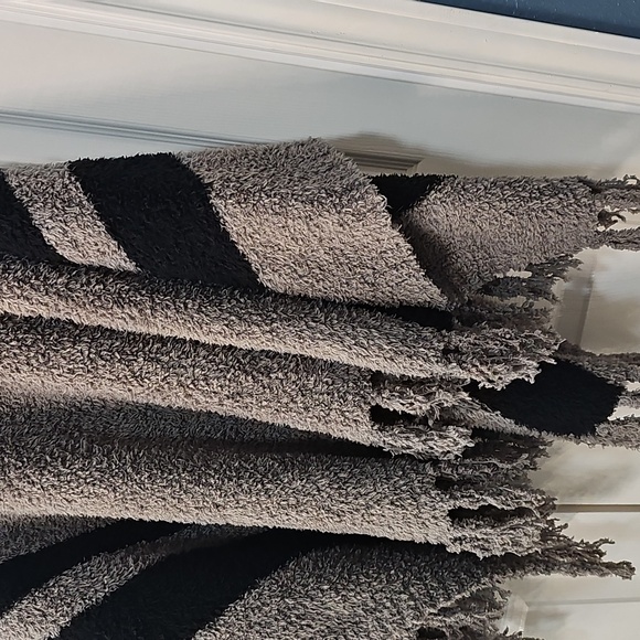 Barefoot Dreams Cozychic Beach Poncho Striped Fringe Gray Black One Size - Picture 4 of 11